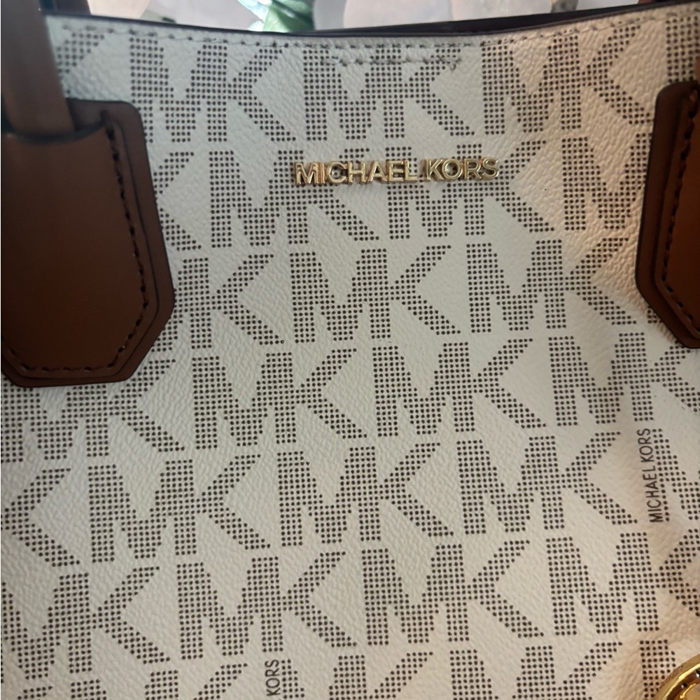 NWT Michael Kors Cream and Brown Logo Tote With Crossbody Strap - Picture 4 of 8